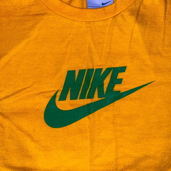 Nike T-shirt - Picture 2 of 2